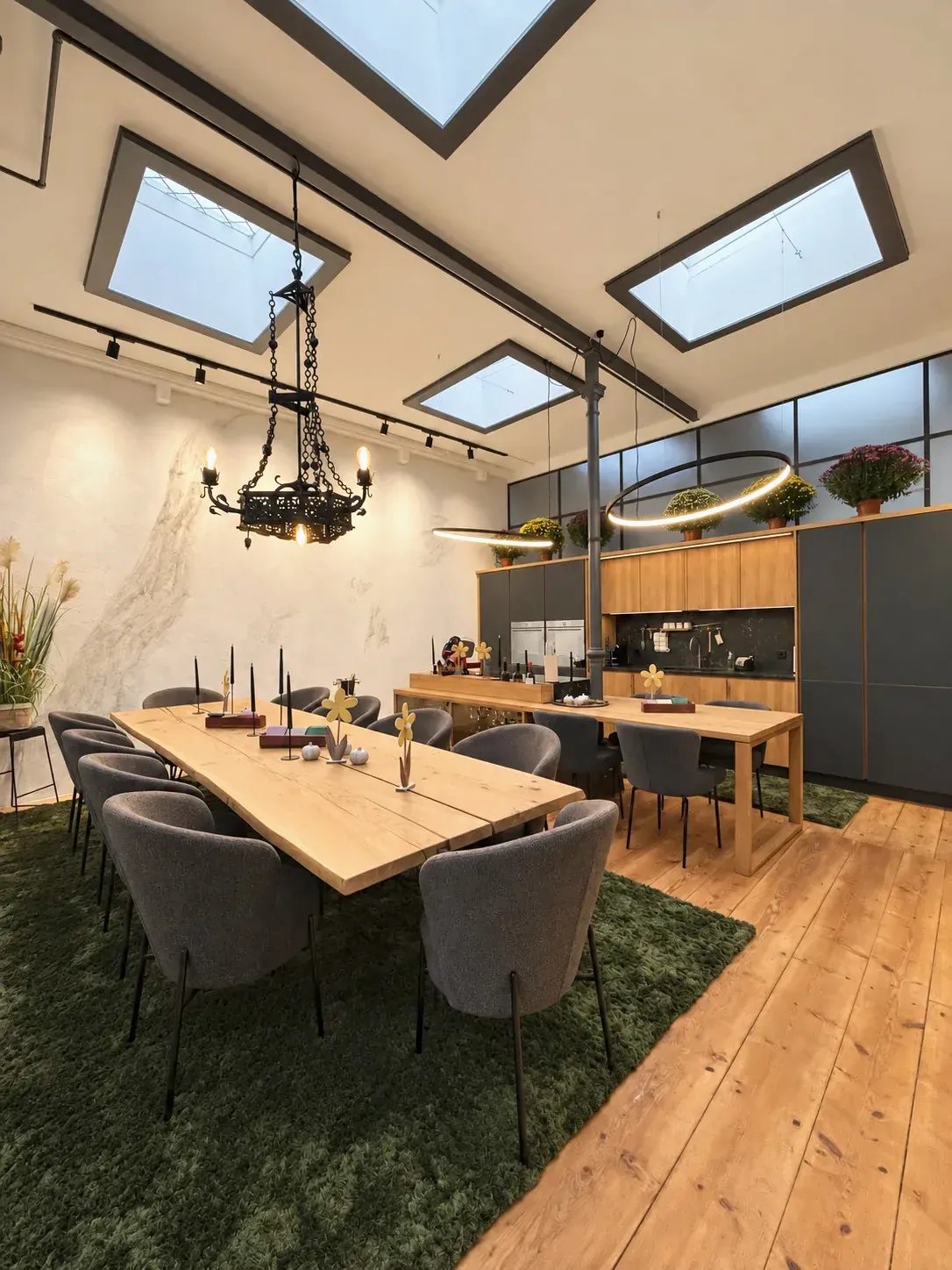 Das Atelier von Niehus an der Spalenvorstadt: lange Tafel aus Eiche, Walden Küche unter den Oberlichtern